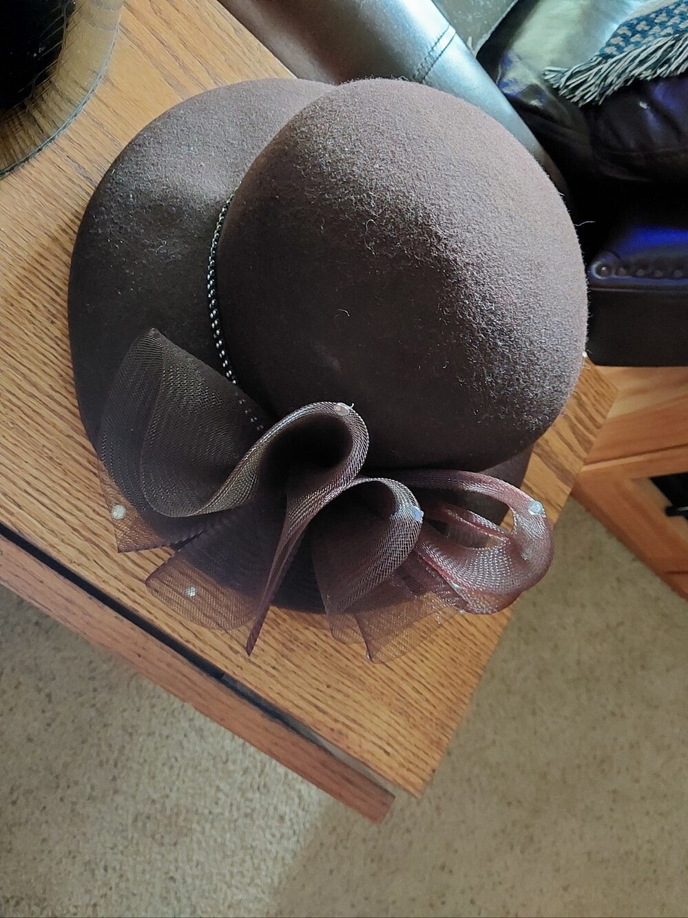 100% Wool Ladies Hat & Black Hat Box